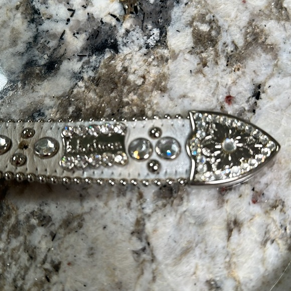 BB Simon Belt White Iridescent Crystal Studs
